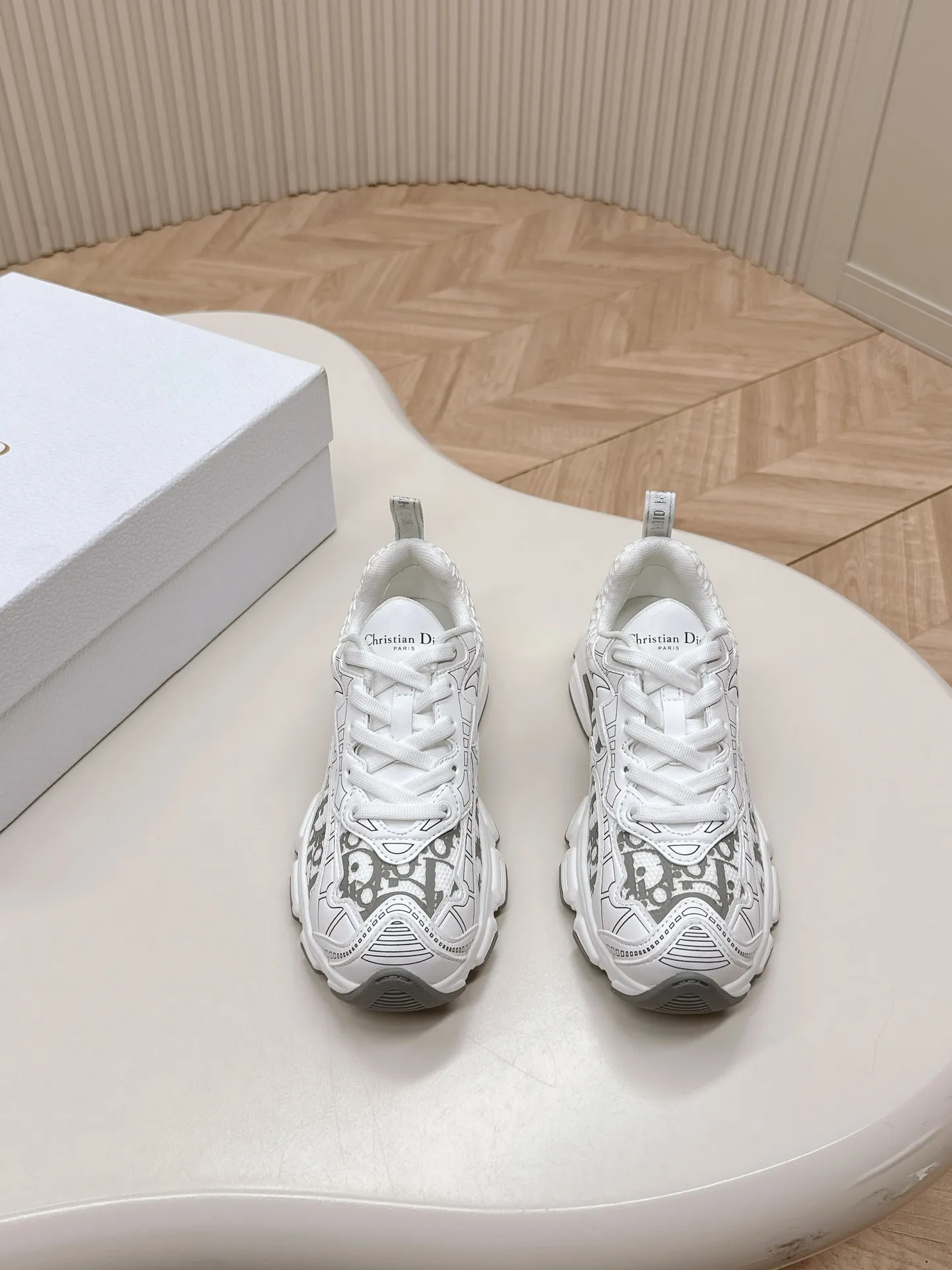 👟👟Ex-factory price 620👟👟 Hot item, star model 2024 main hot item, the newly released Dior Chrono new casual sports shoes, running shoes, dad shoes are really cool, full of futuristic feeling! Really cool! Once again interpreting Dior's concept of cool fashion, the lucky star will bless you with good luck. The new EVA sole is super light and super soft! A perfect replica of the original! Fully matched material and mold! ! 35-40